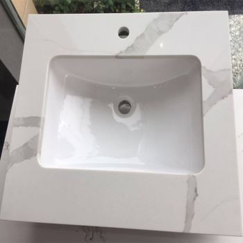 Vrh Calacatta Luccia Quartz Vanity